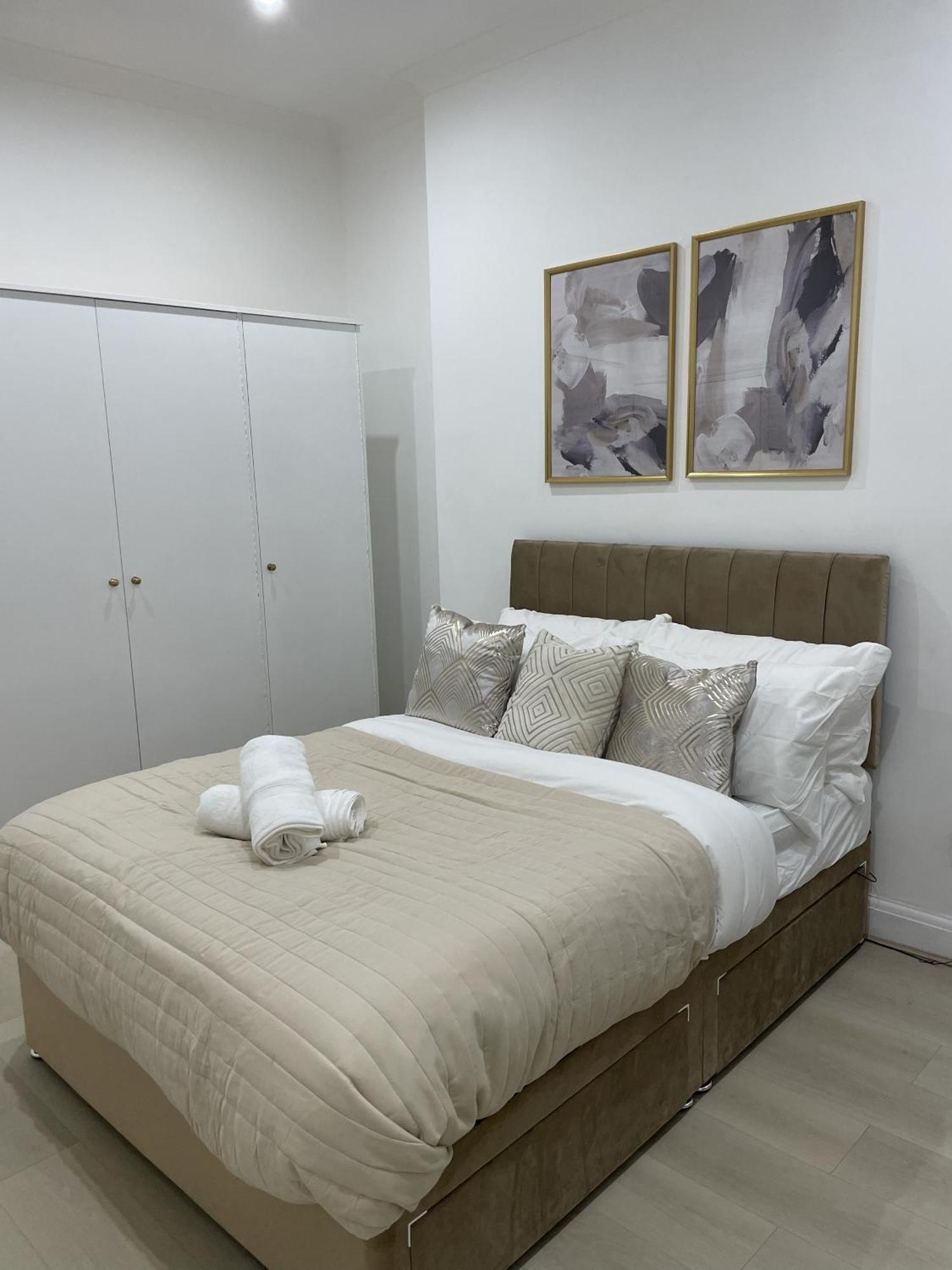 Stylish 2 Bed Luxury 10 Mins To Ldn Leilighet *