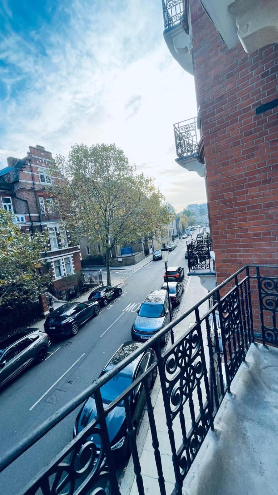 A Contemporary Flat In Chelsea * London