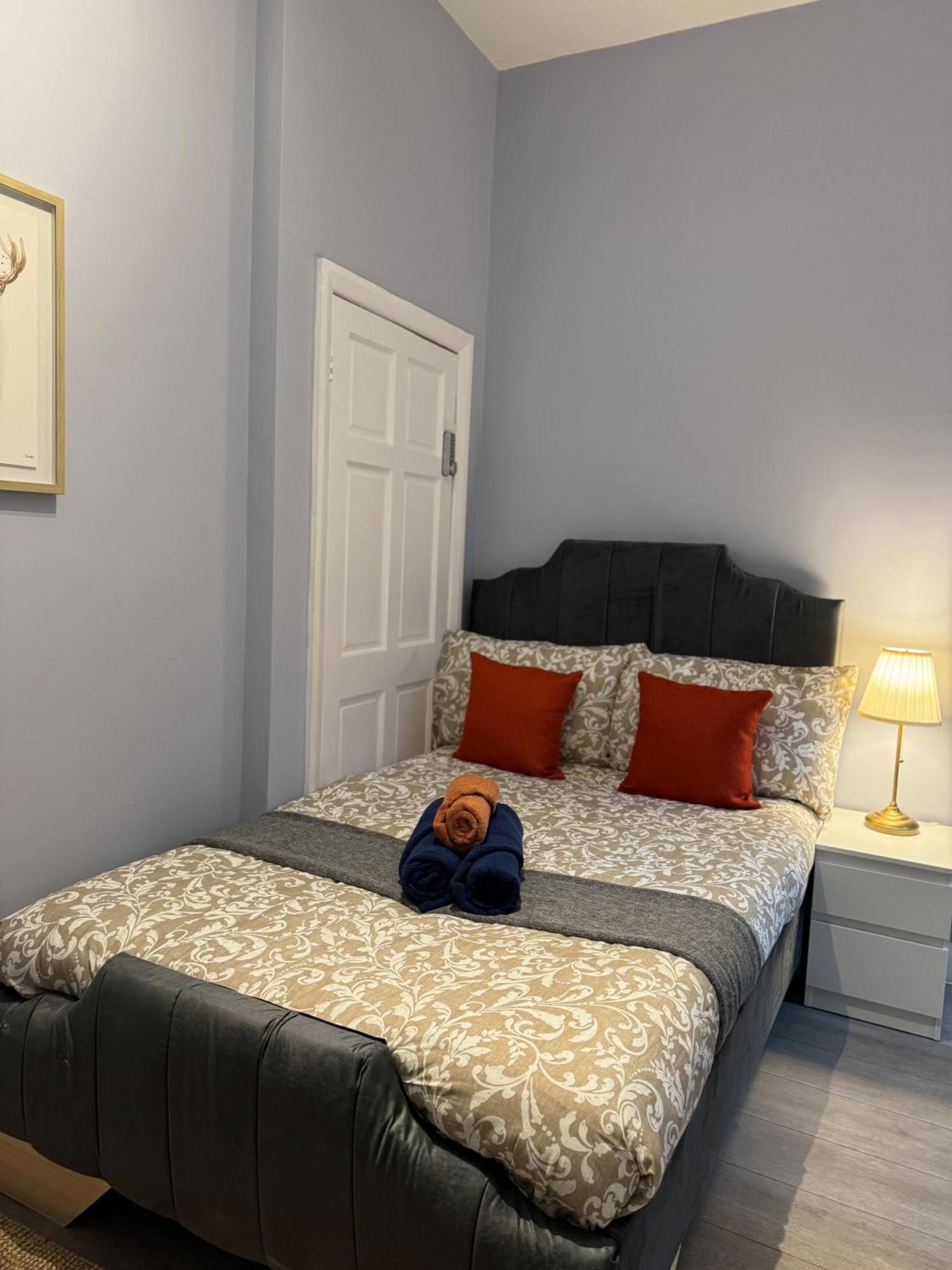 Chic With Modern Amenities Apartment London