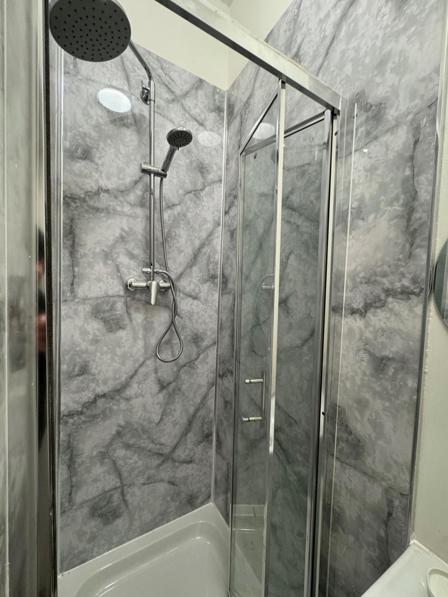 Chic With Modern Amenities * London