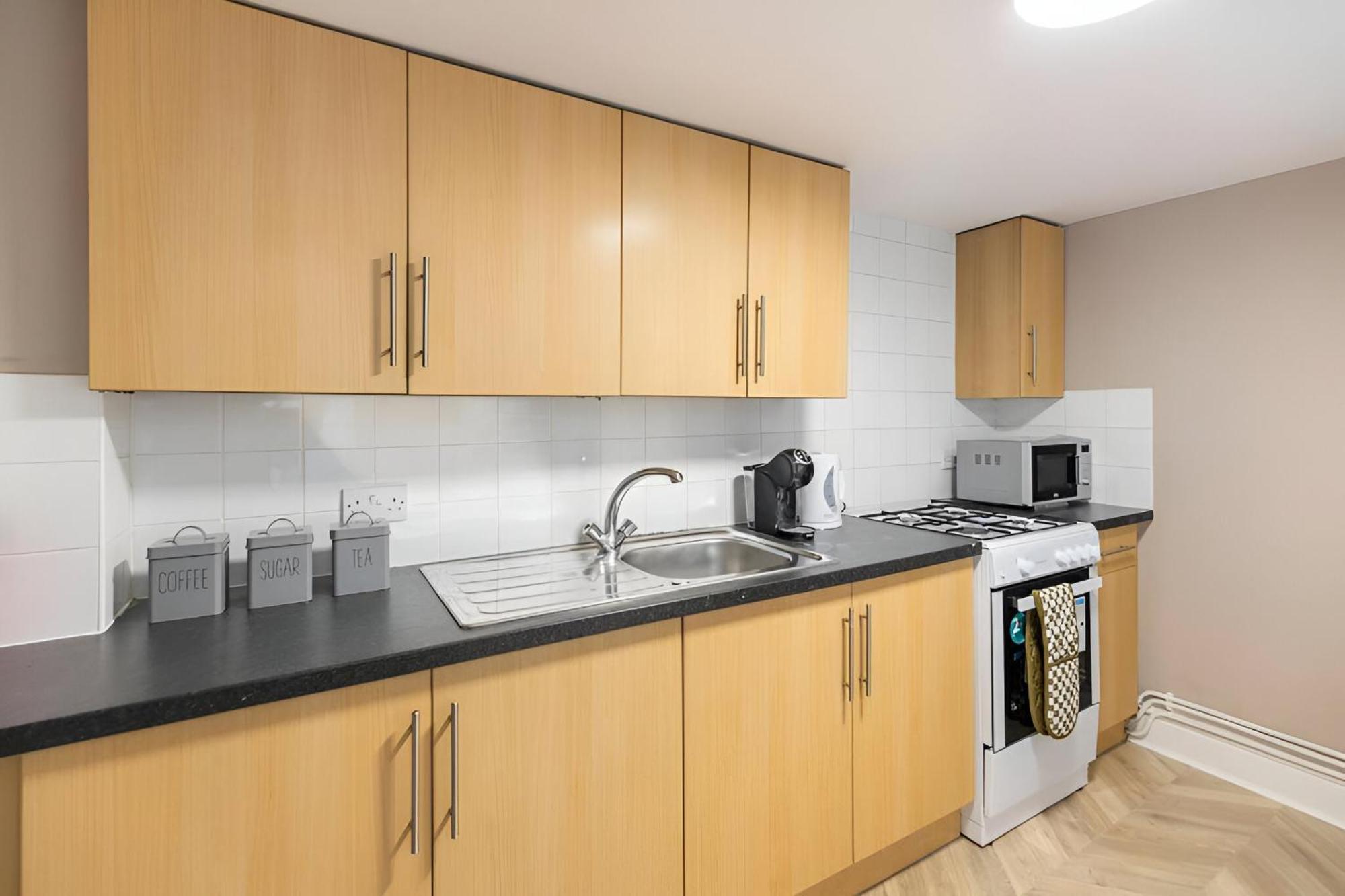Apartment Bold & Vibrant 1-bedroom Escape In Prime Location! *