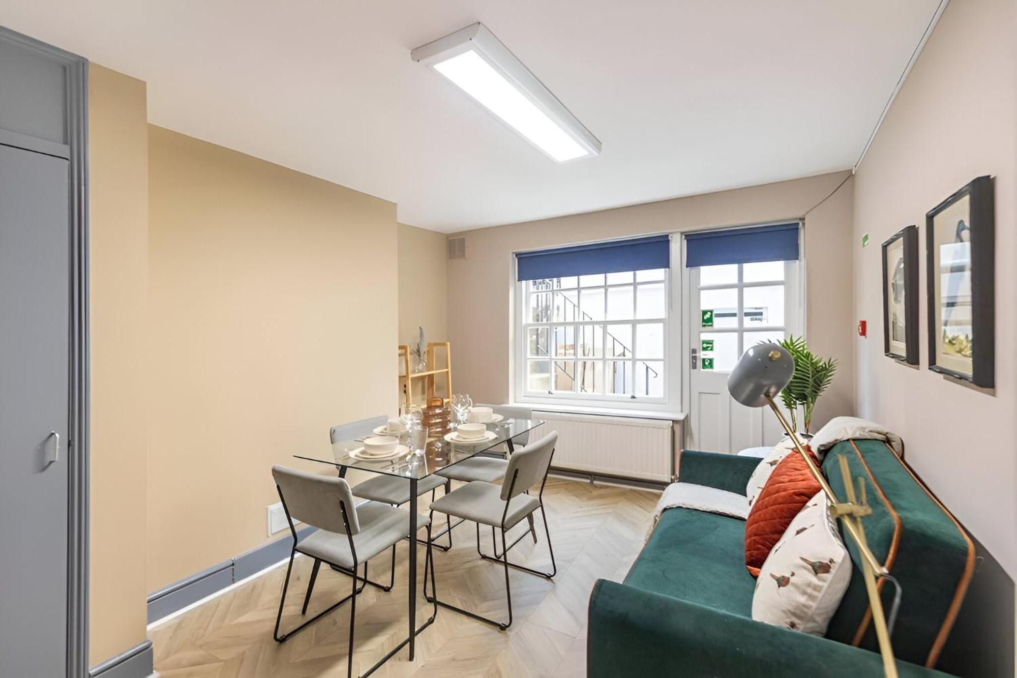 Bold & Vibrant 1-bedroom Escape In Prime Location! London
