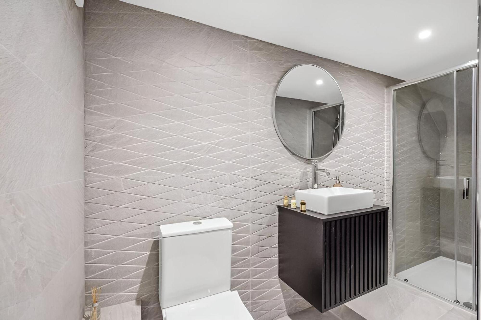 Cozy Perfect Blend Of Style & Convenience * London