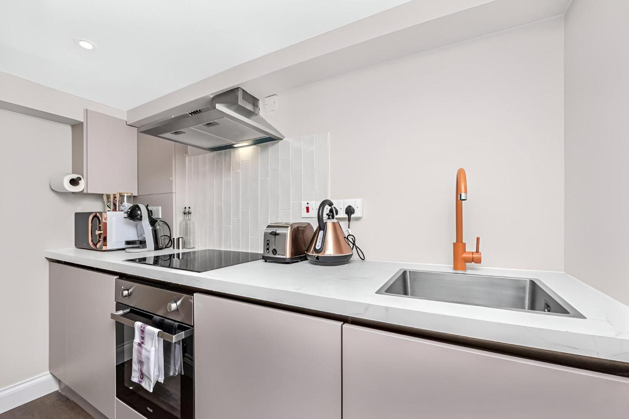 Cozy Perfect Blend Of Style & Convenience * London