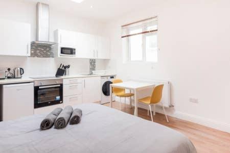 Apartment Modern Flat- Camden Town King's Cross Zone 1 *