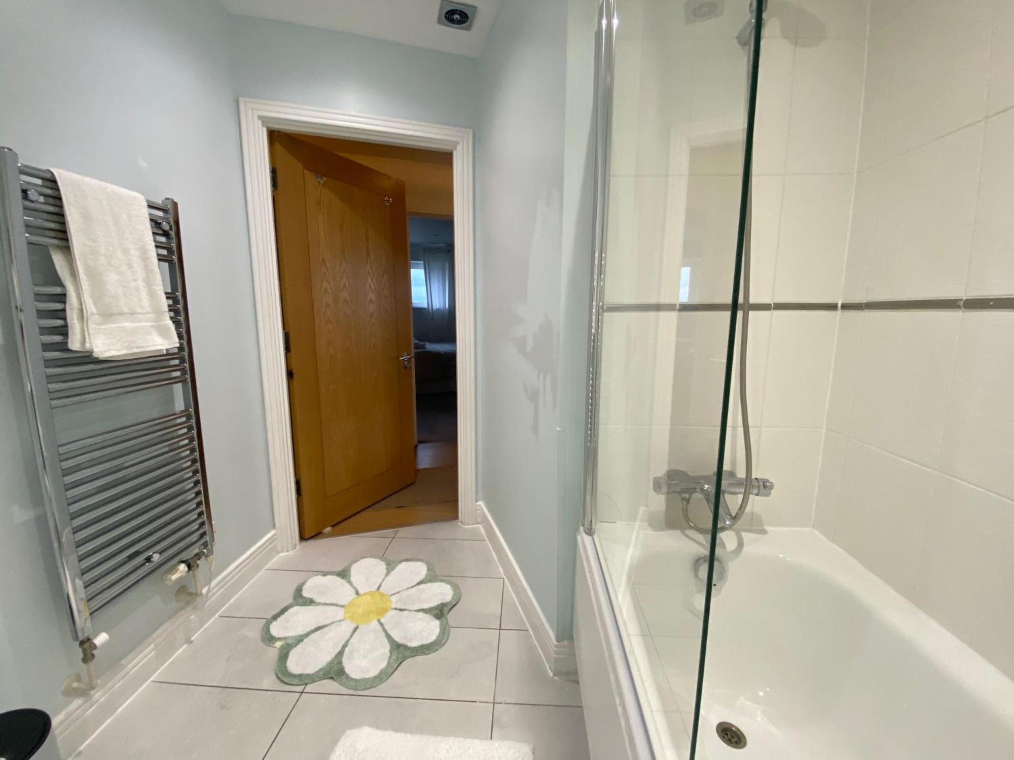 Riverside Apartment-2 Bed-freep-balcony Apartment *