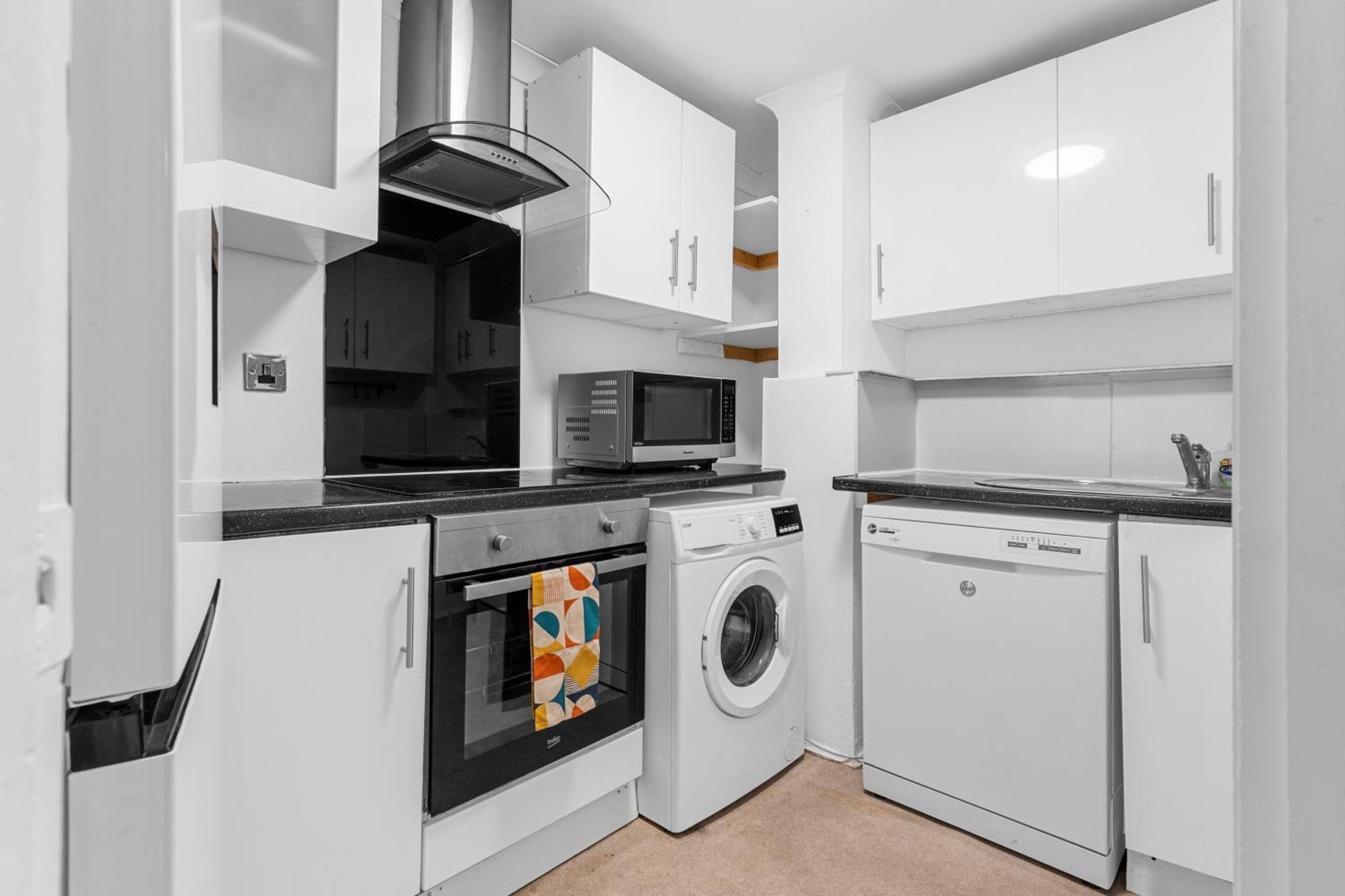 Stylish 3-bed Smart Tv & Views 5min To Tube Apartamento