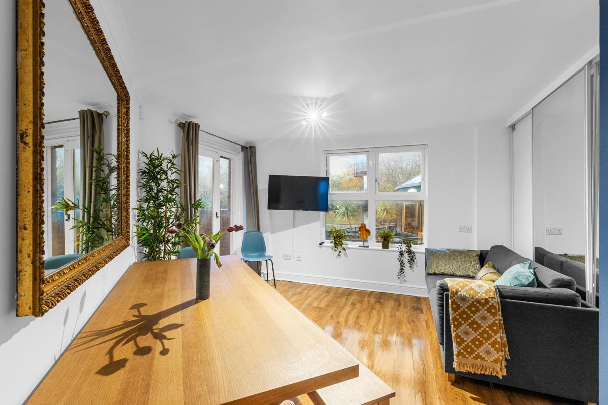 Stylish 3-bed Smart Tv & Views 5min To Tube Apartamento *