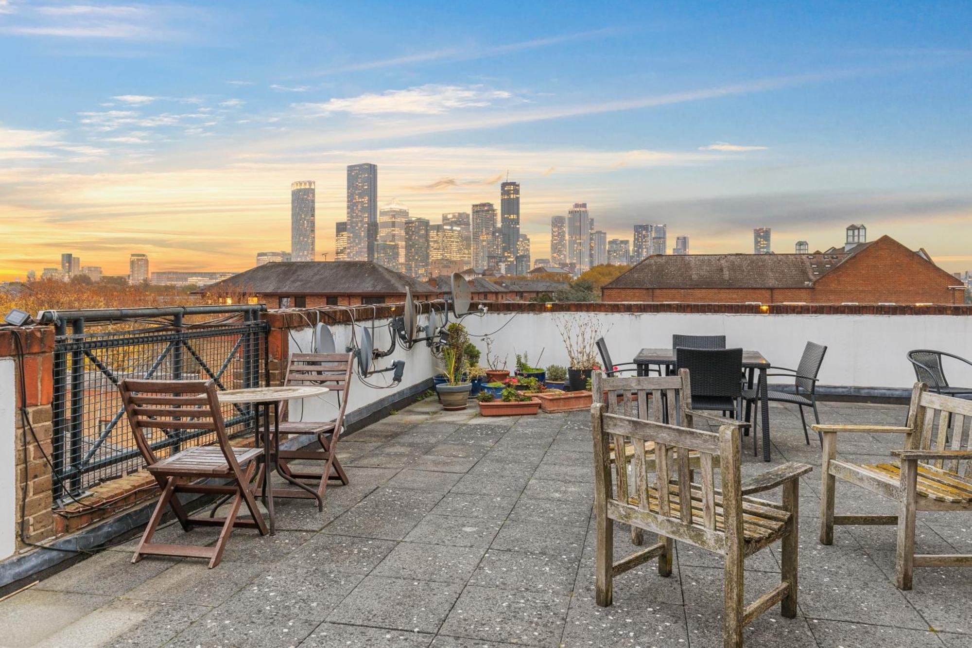 Stylish 3-bed Smart Tv & Views 5min To Tube Apartamento Londres