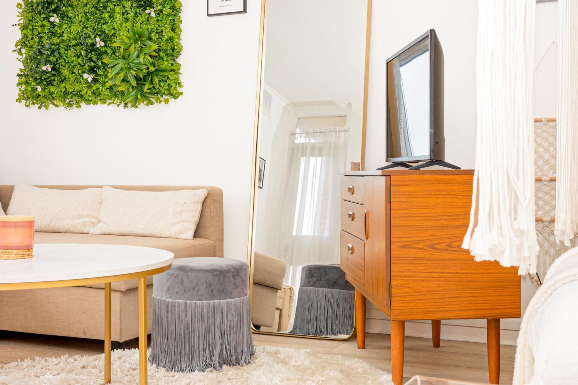 Charming With Balcony In Putney, 5 Min Tube Apartment *