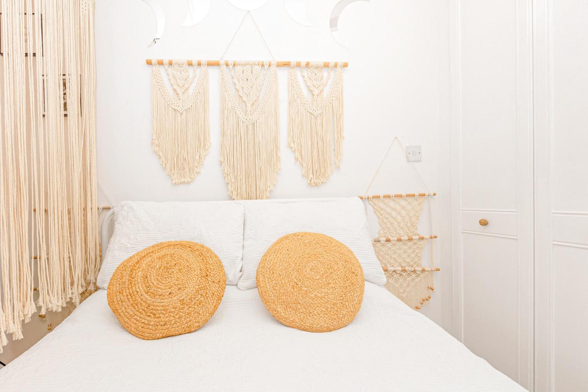 Charming With Balcony In Putney, 5 Min Tube * London