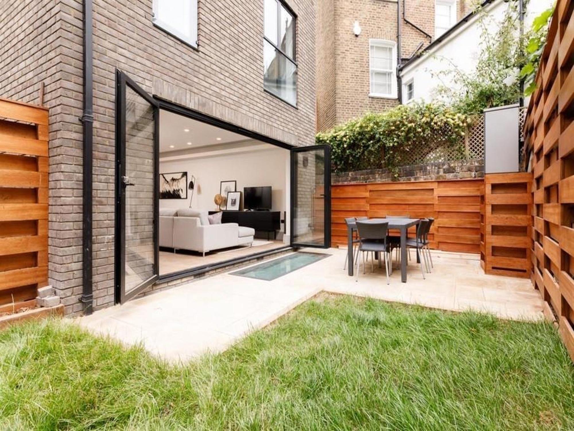 Leilighet 4bedroom, 3bath Retreat With Extra Toilet & Private Garden Oasis