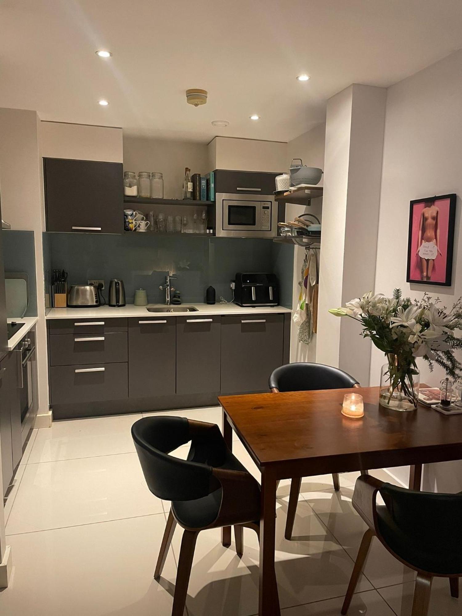 Cosy 1 Bed Beside Broadway Market Apartment *