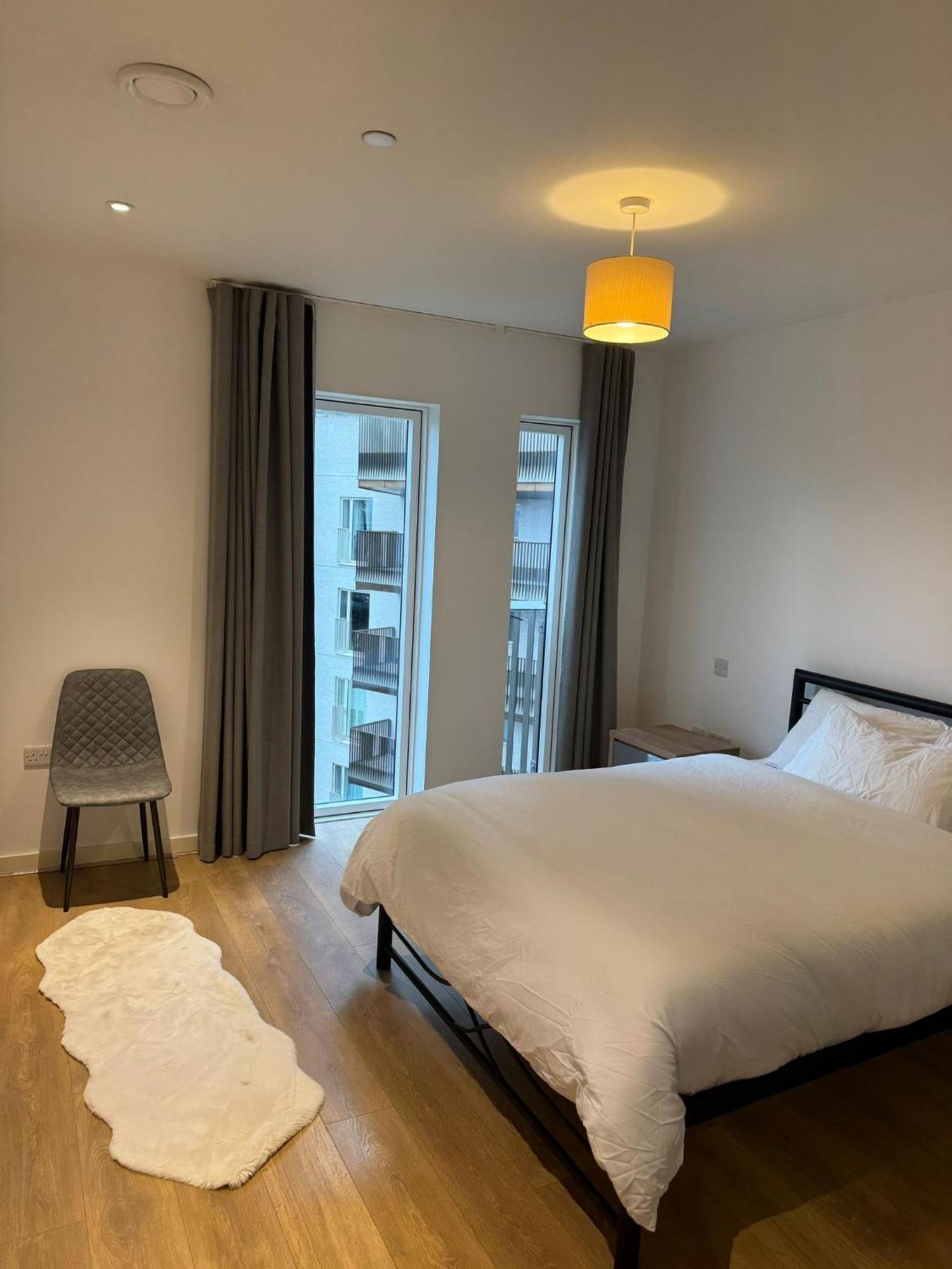 Apartment Stunning 1 Bedroom *