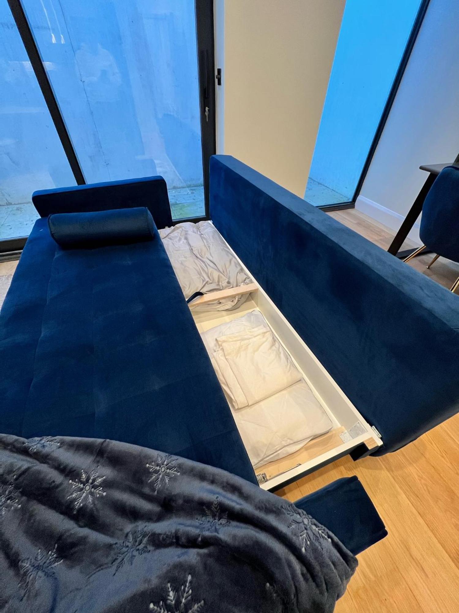 Two Bedroom Luxury Apartment *