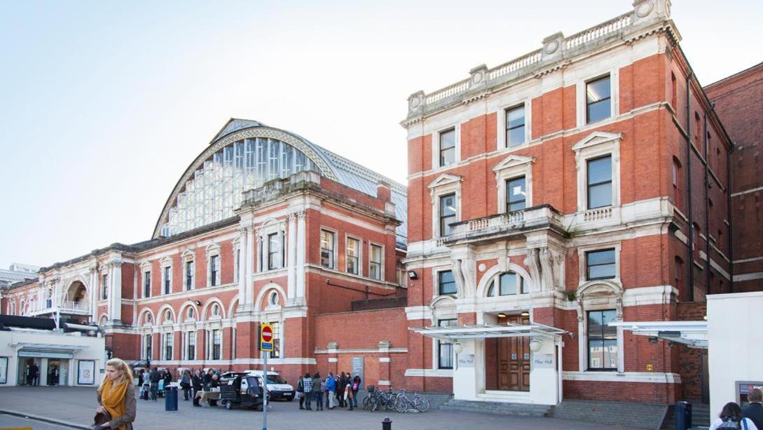 Apartment Cosy In Kensington Olympia London