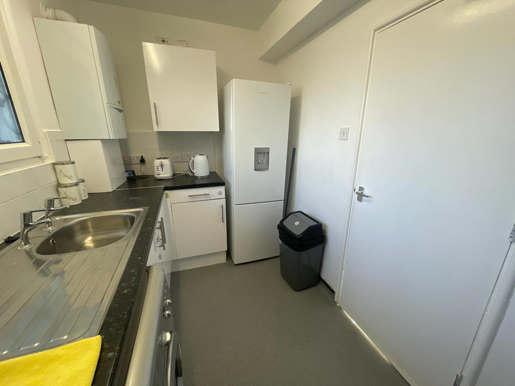Comfortable Flat Near To Apartment *
