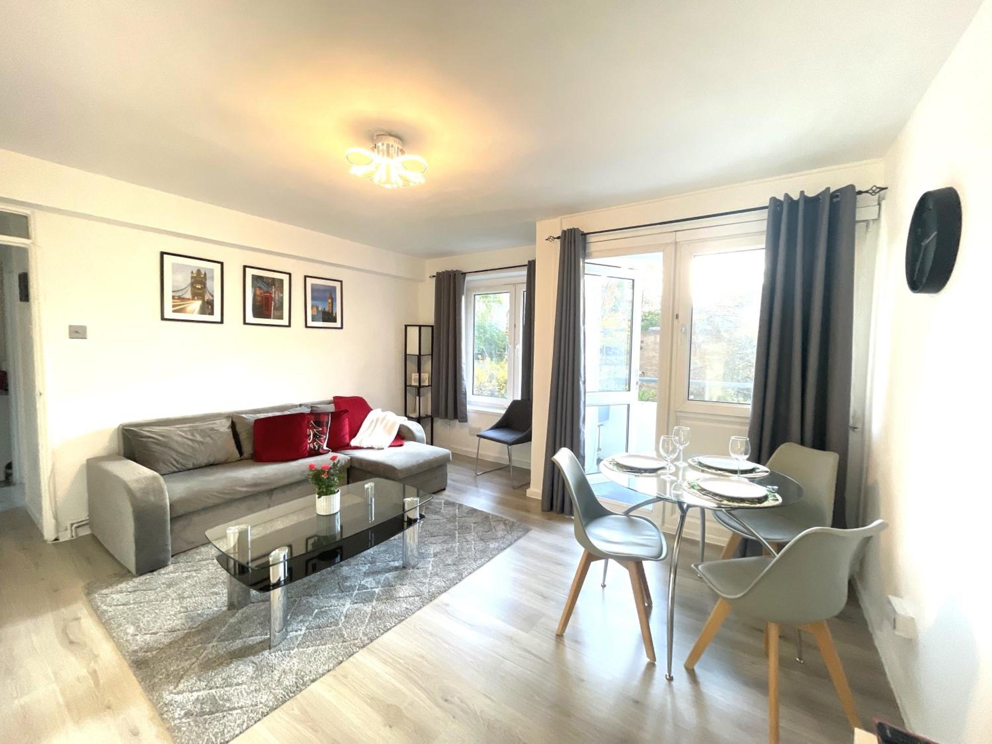 Comfortable Flat Near To Apartment *