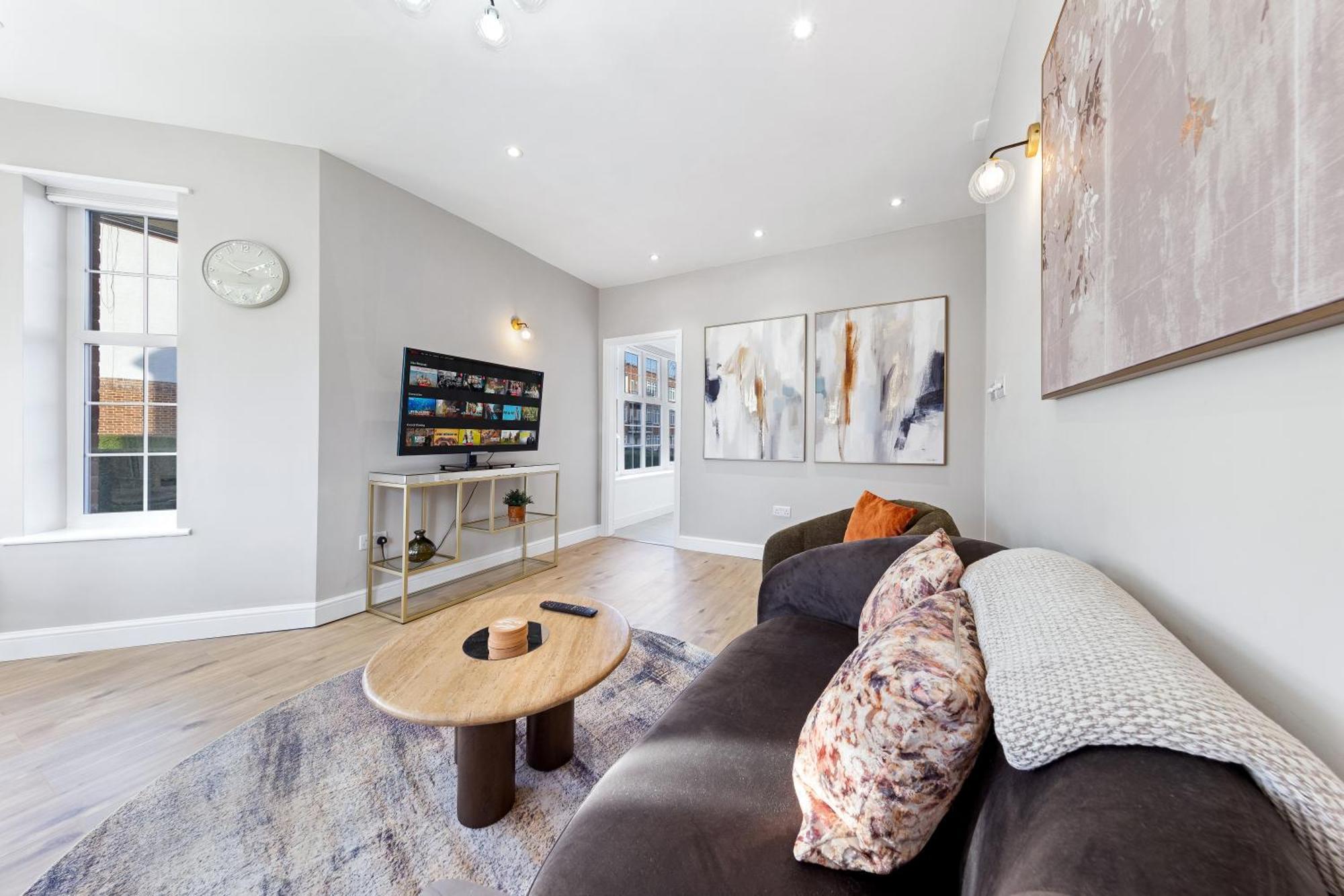Luxury At Golders - Unico Residences Apartment *