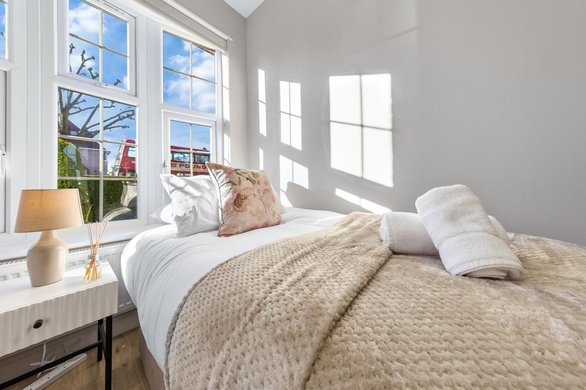 Luxury At Golders - Unico Residences Apartment *