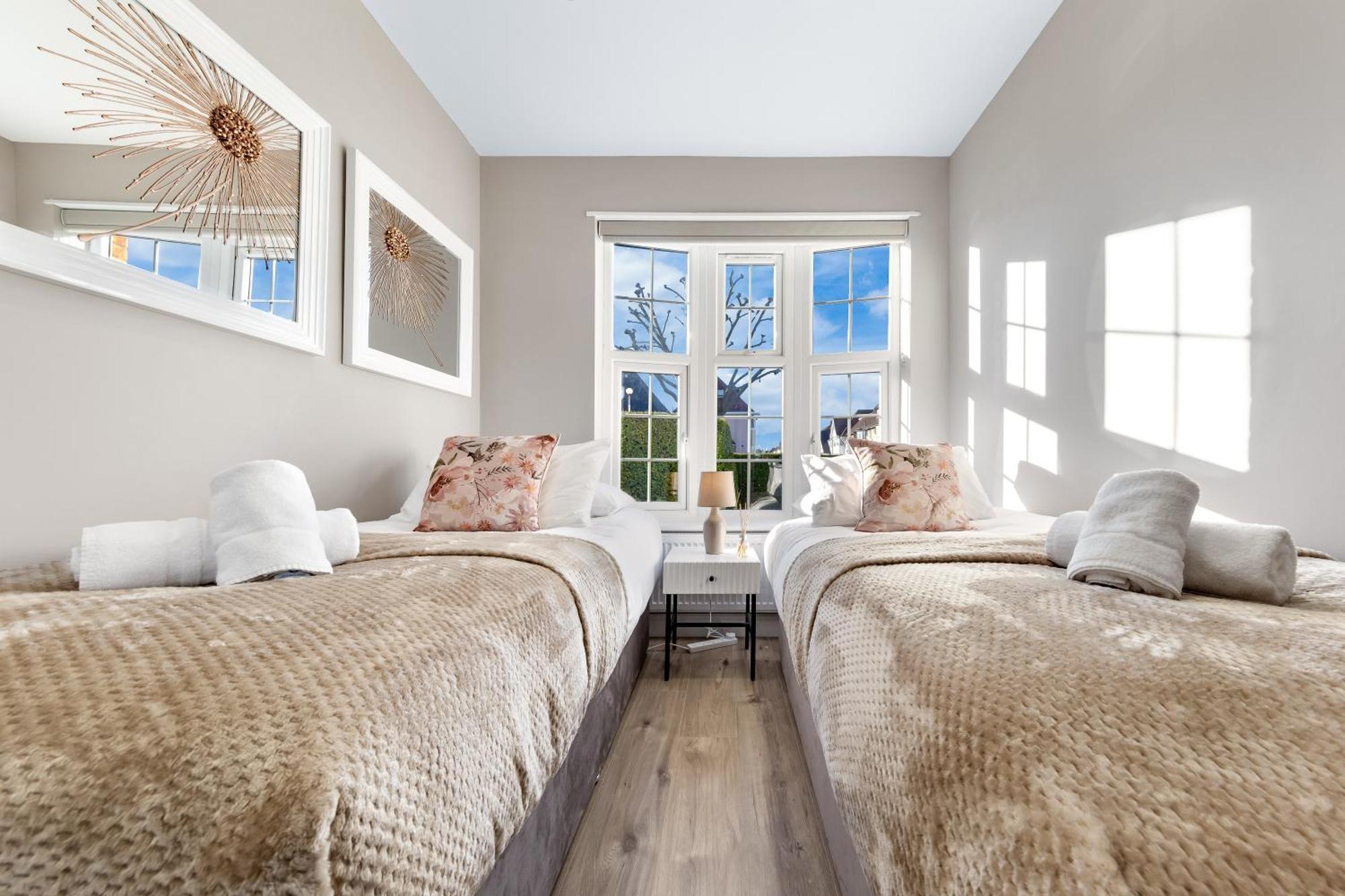 Luxury At Golders - Unico Residences Apartment *