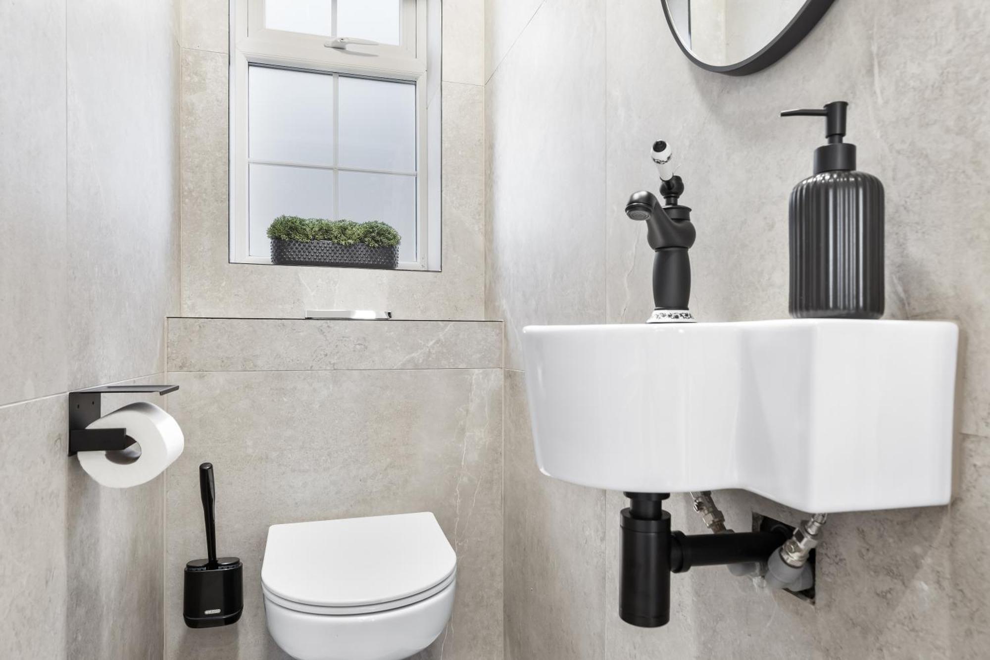 Luxury At Golders - Unico Residences Apartment