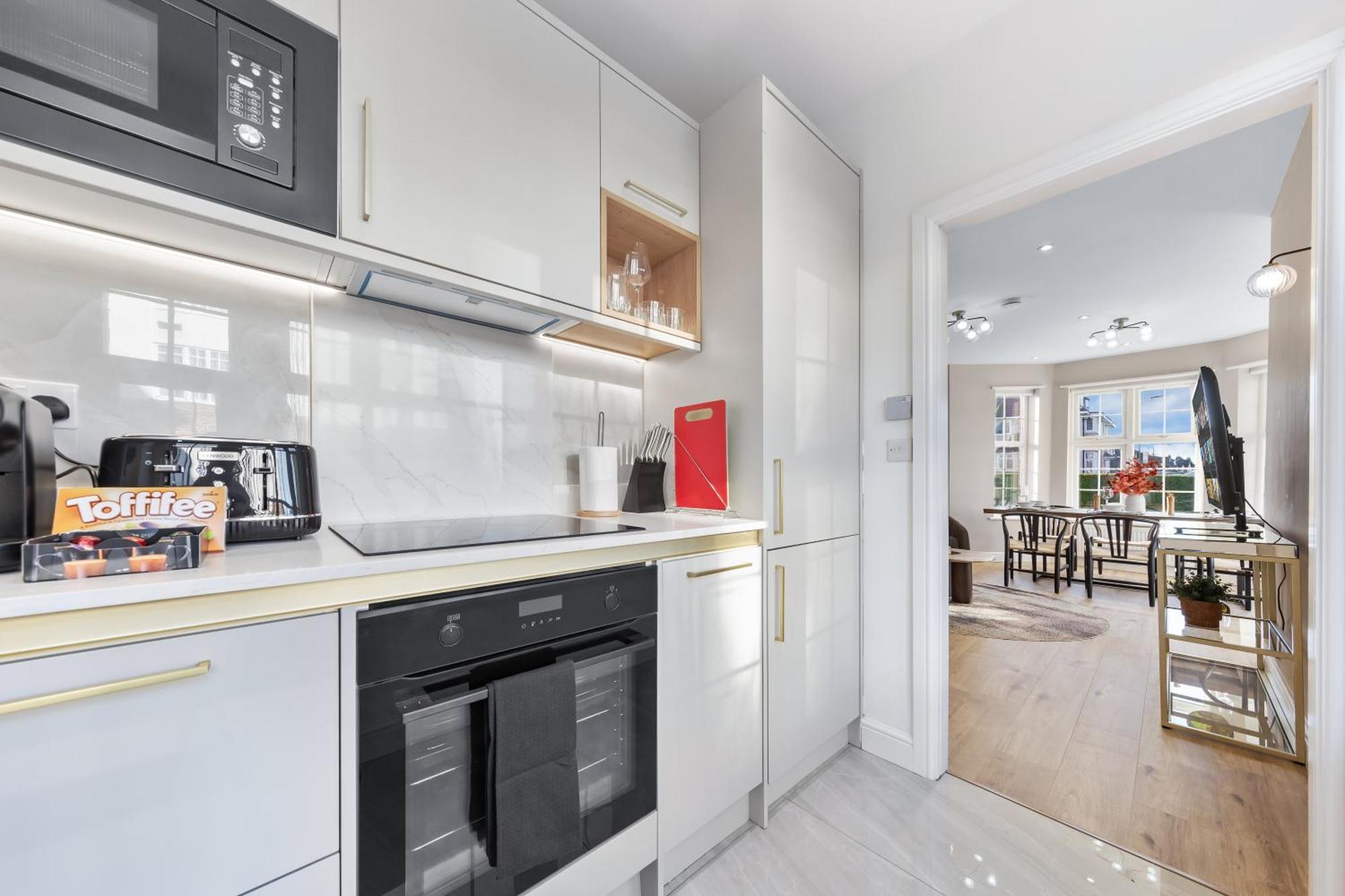 Apartment Luxury At Golders - Unico Residences
