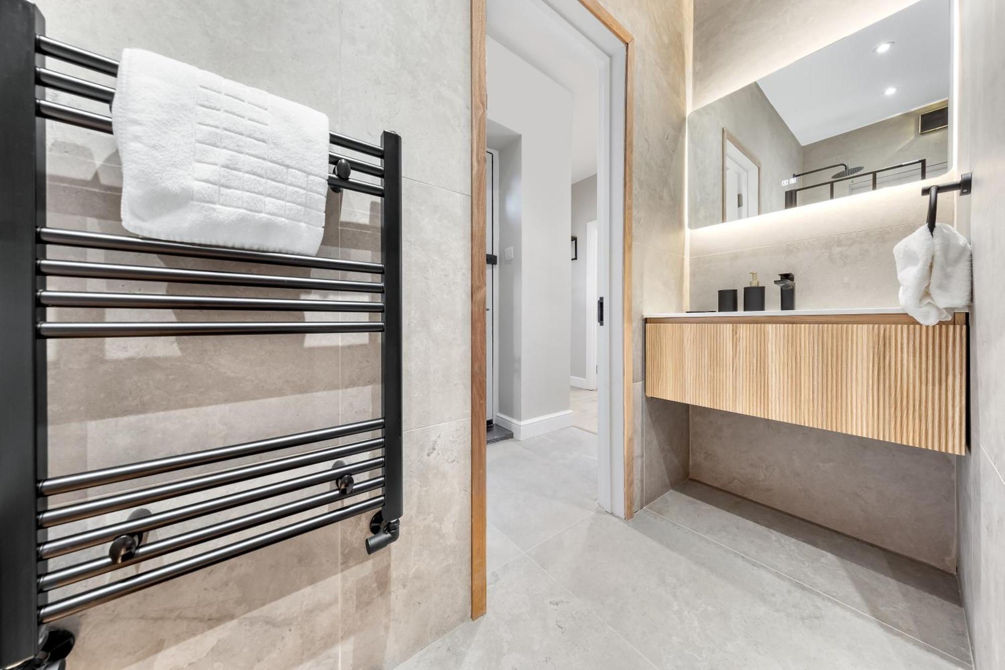 Luxury At Golders - Unico Residences Apartment