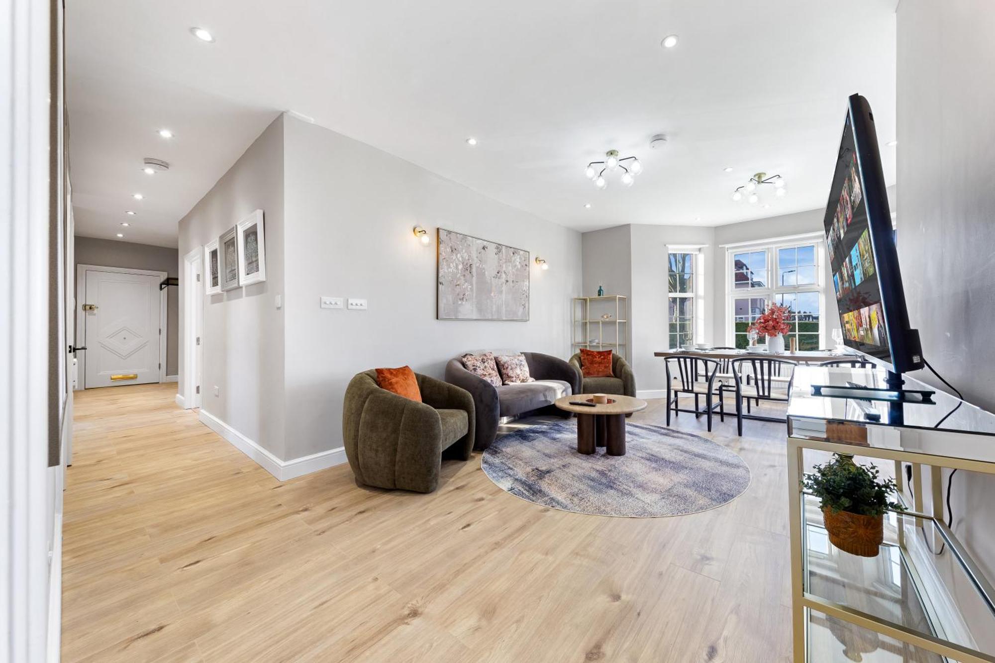 Luxury At Golders - Unico Residences Apartment *