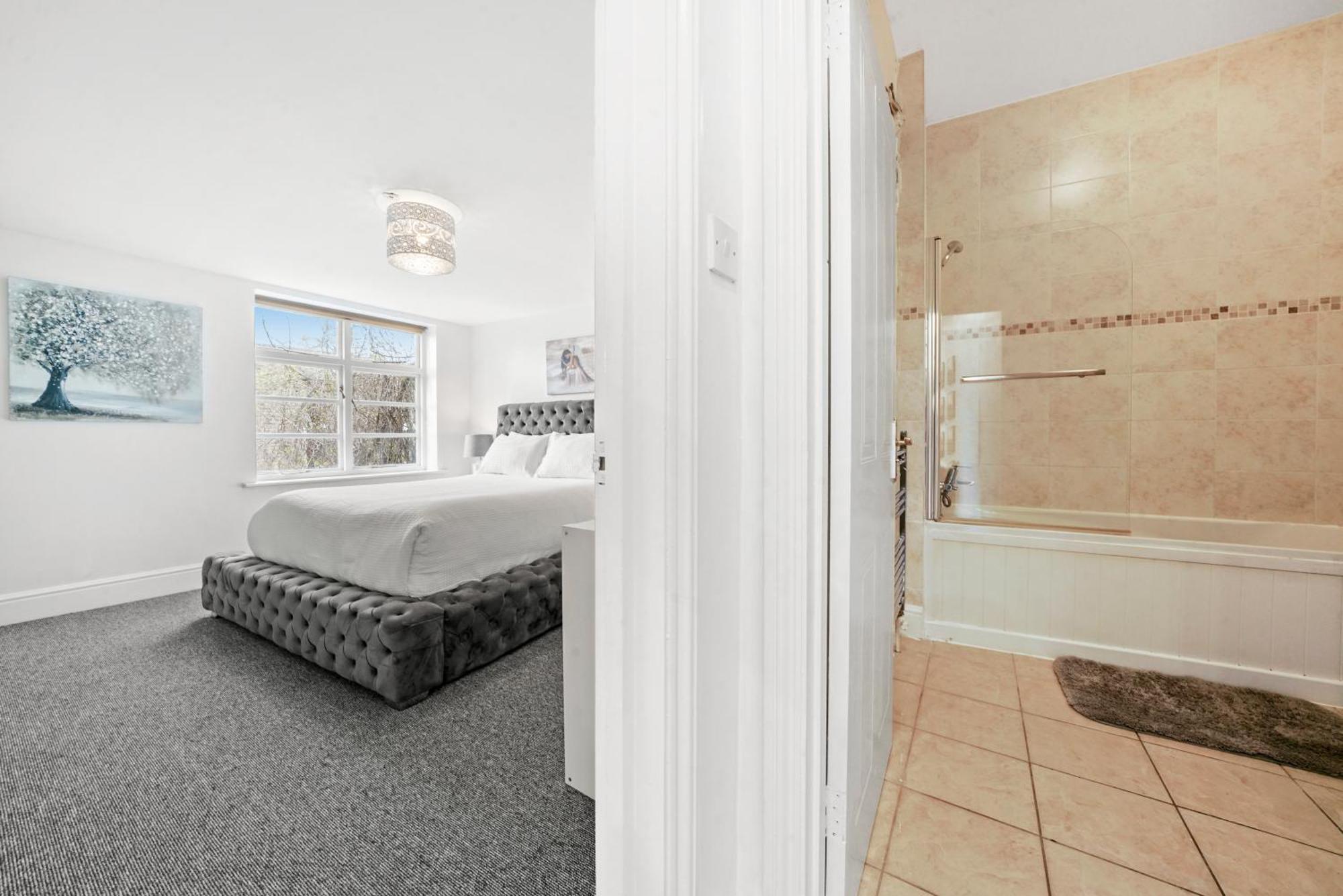 Cosy 2 Bedroom Flat In Canning Town Excel With Free Parking Apartment