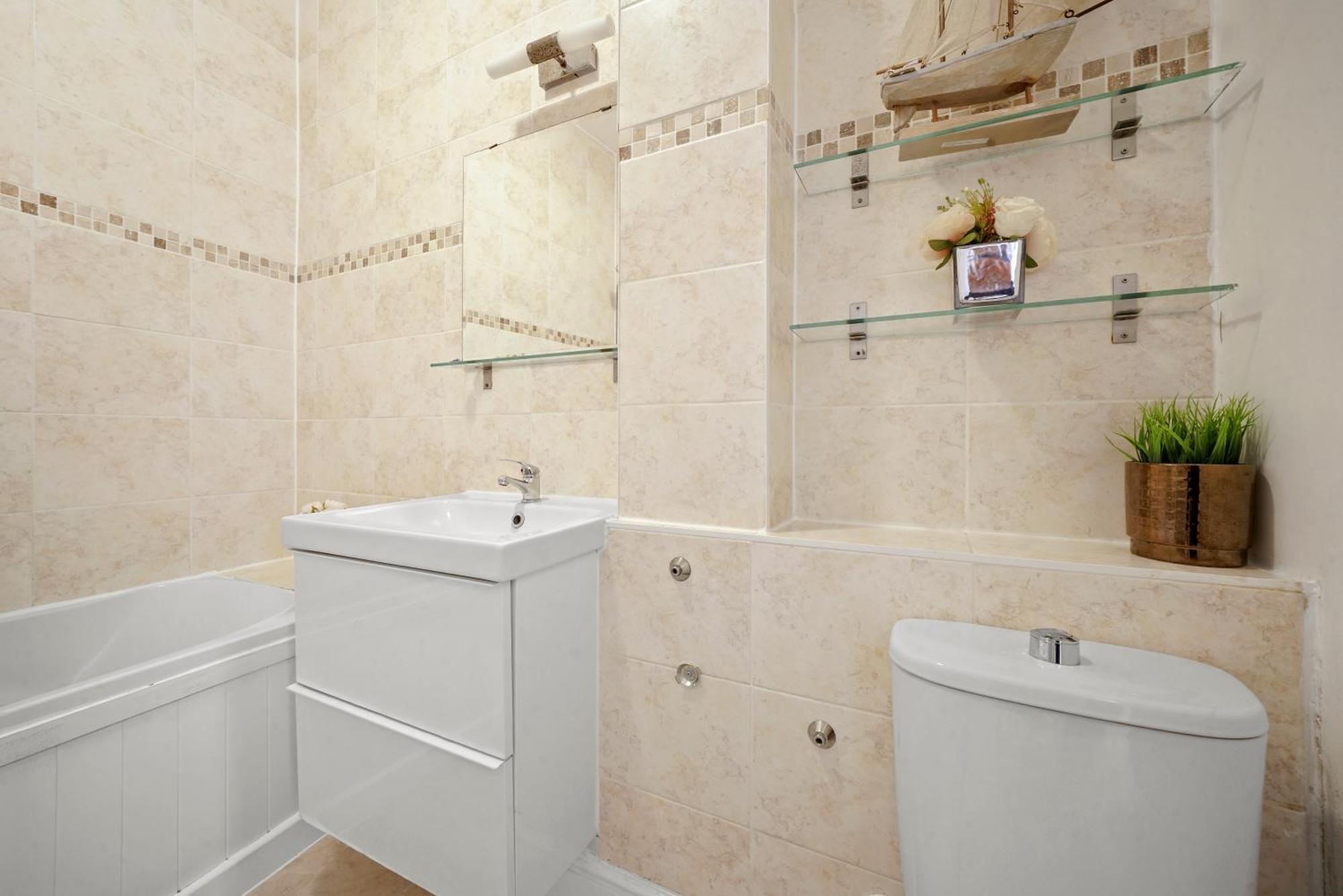 Cosy 2 Bedroom Flat In Canning Town Excel With Free Parking London