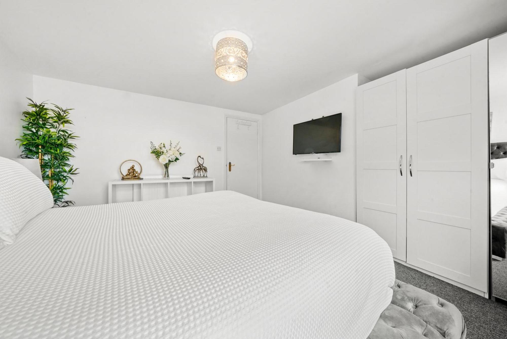 Cosy 2 Bedroom Flat In Canning Town Excel With Free Parking Apartment *