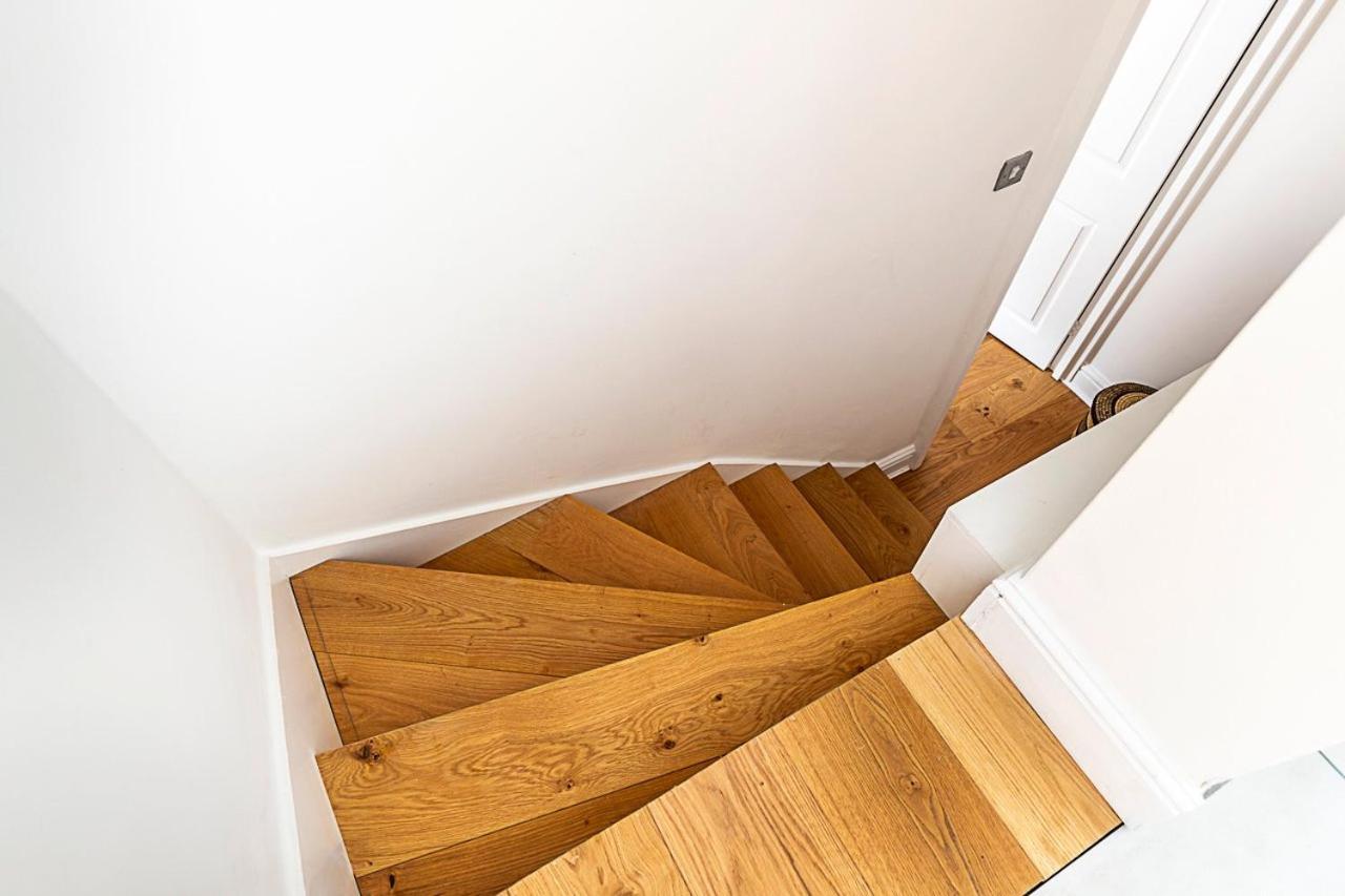 Apartment Modern Top-floor Victorian Charm In Kensington