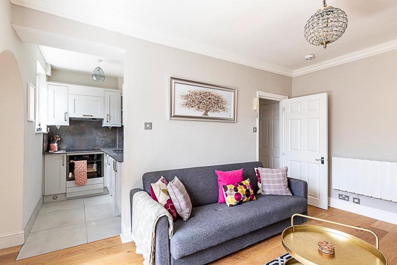 Modern Top-floor Victorian Charm In Kensington Apartment London