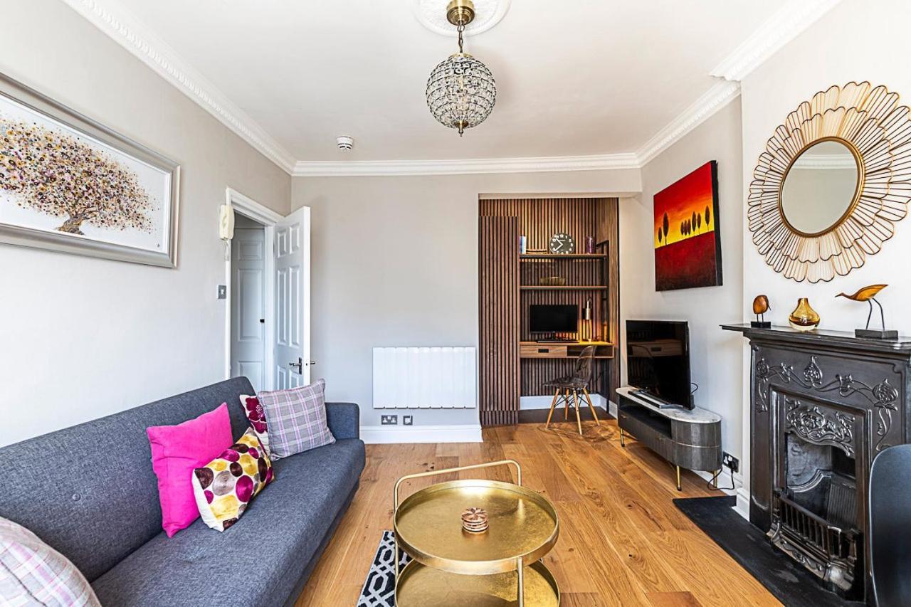 Modern Top-floor Victorian Charm In Kensington London