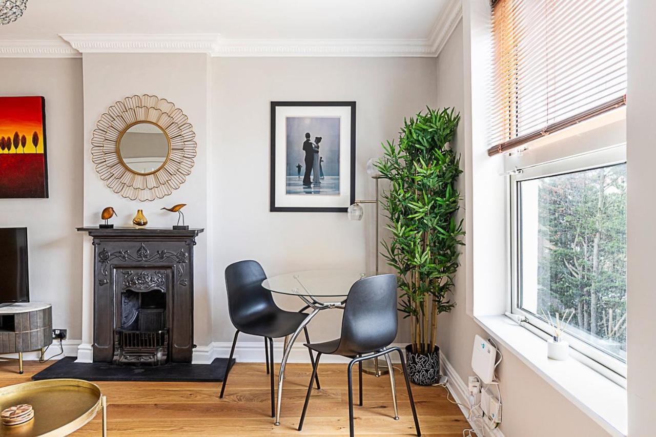 Modern Top-floor Victorian Charm In Kensington