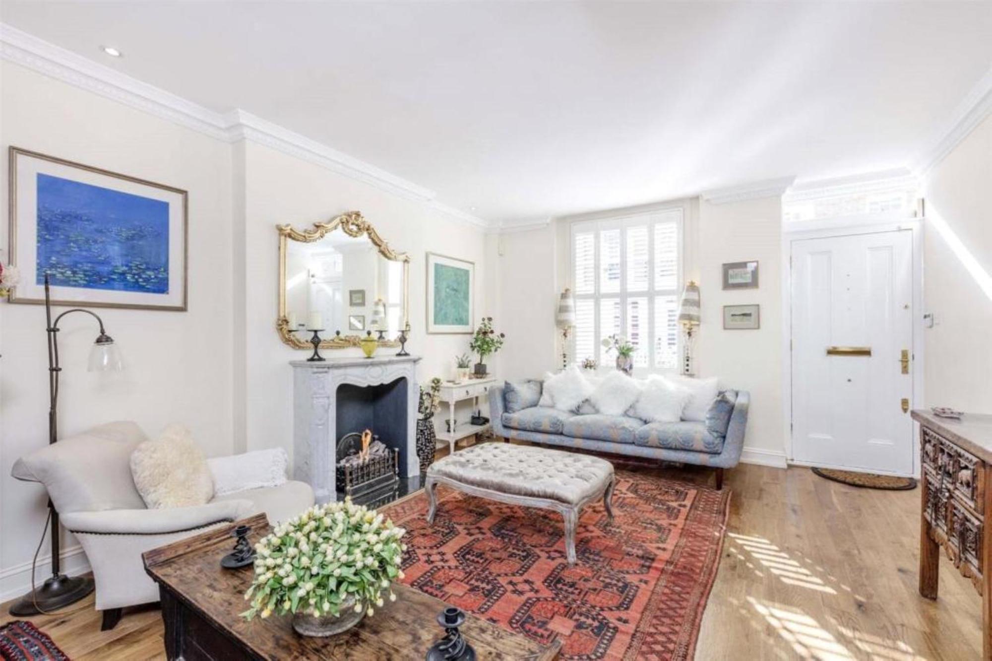 Apartment Collins London