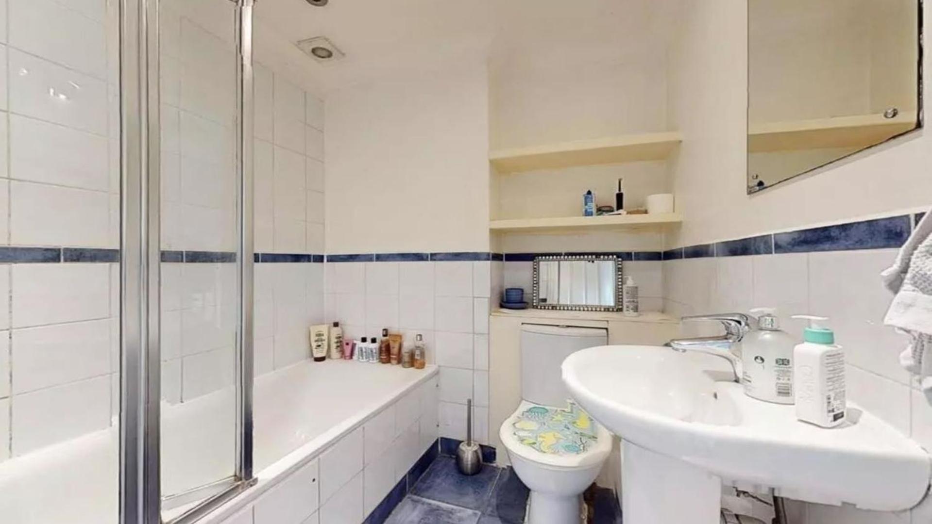 Apartment Bright 4 Bed Living London