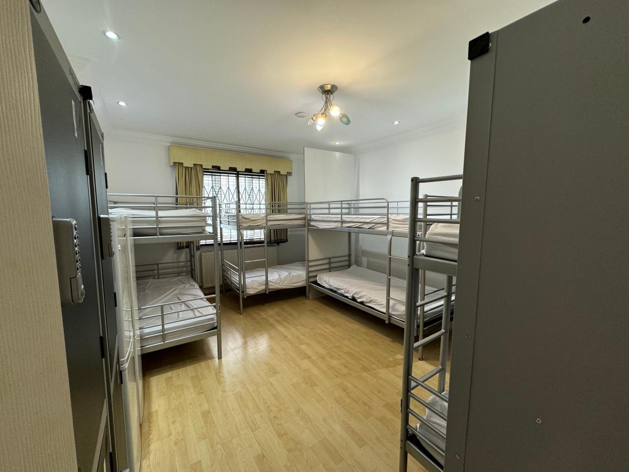 Hostal 365