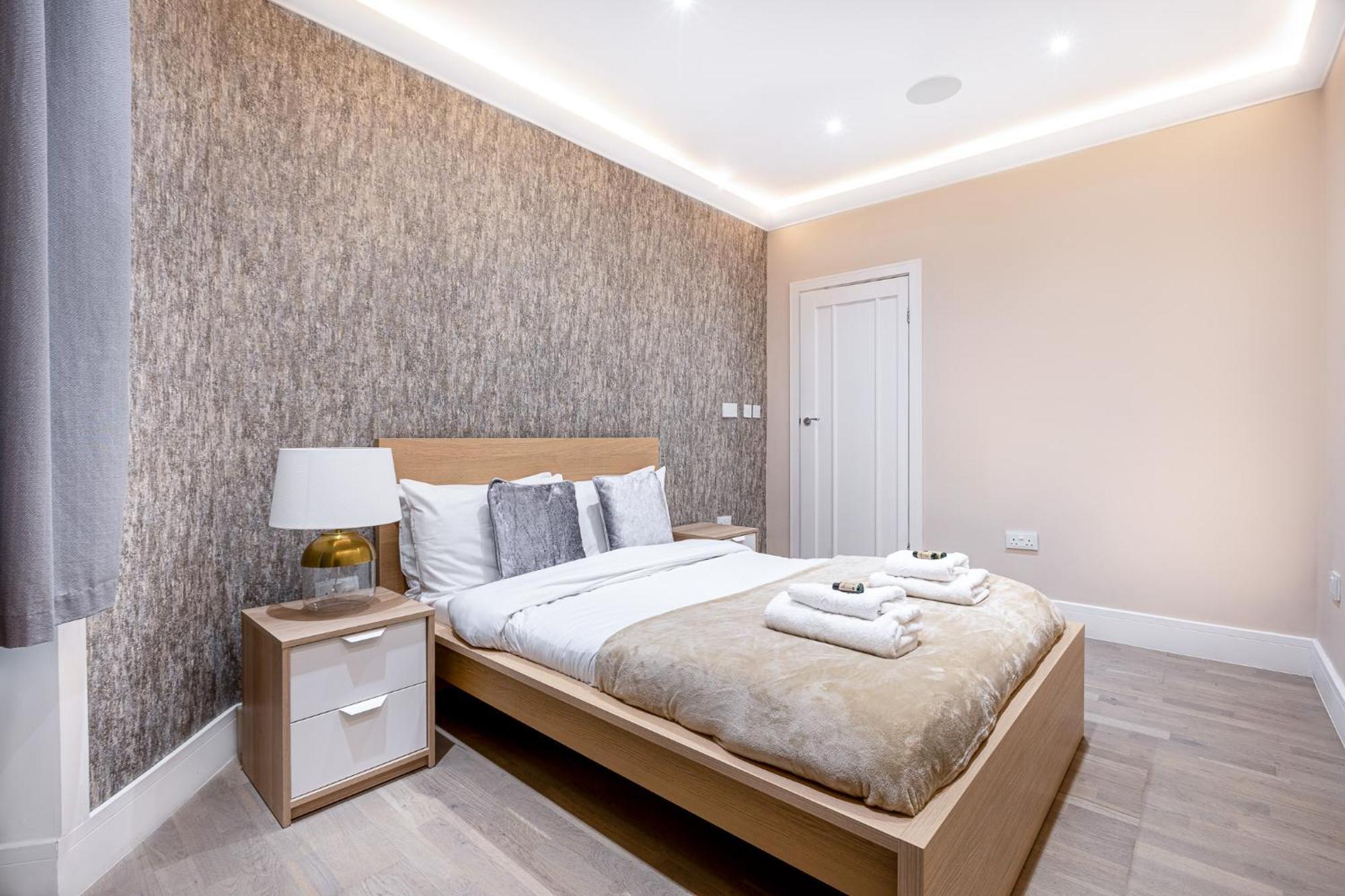 Modern 4 Bdr 3 Bth Minutes From Edgware Road Apartment