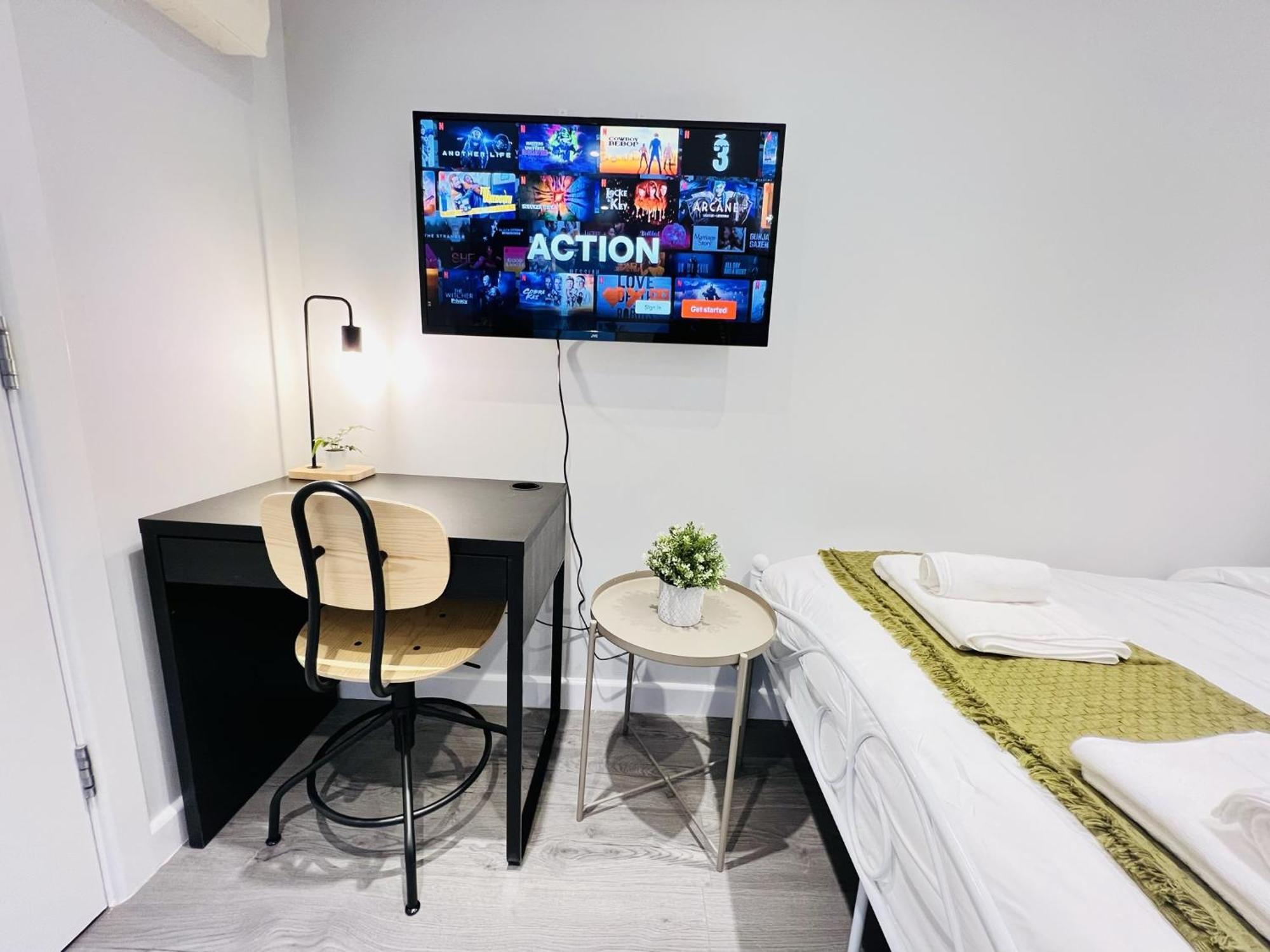 Battersea By Sleepy Apartment London