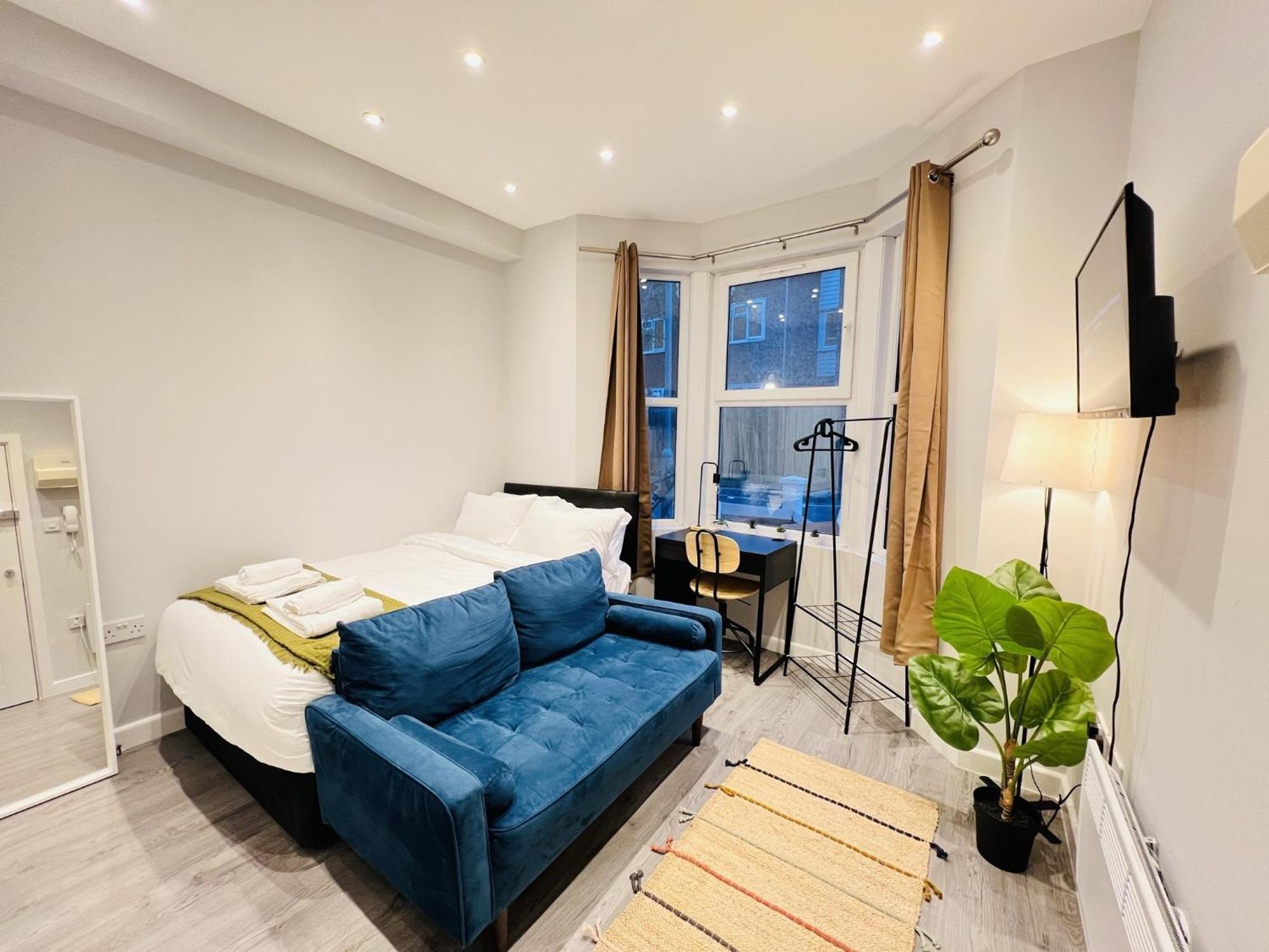 Battersea By Sleepy Apartment London