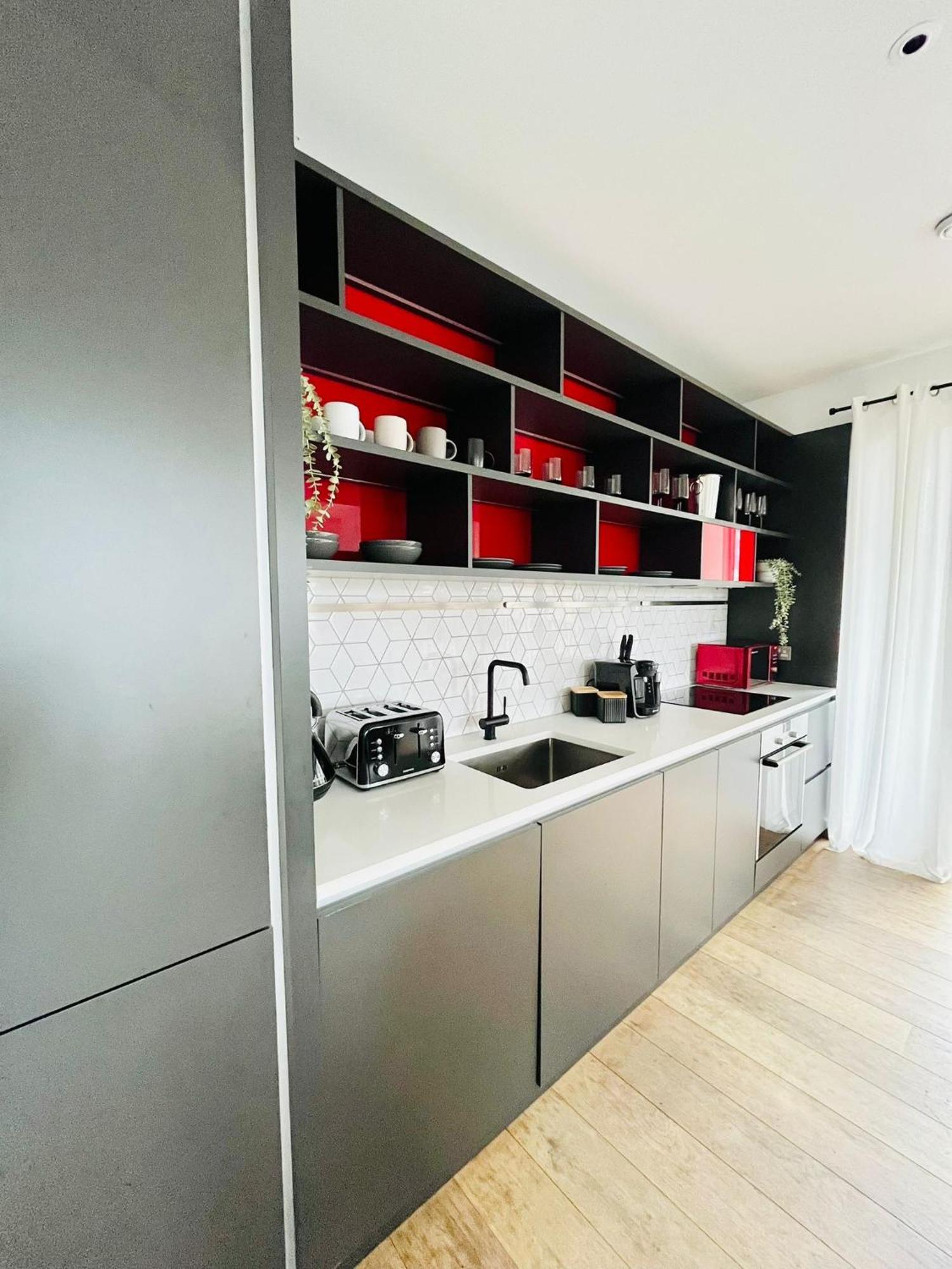 Serene Island Haven - Spacious, Scenic & Well-located * London