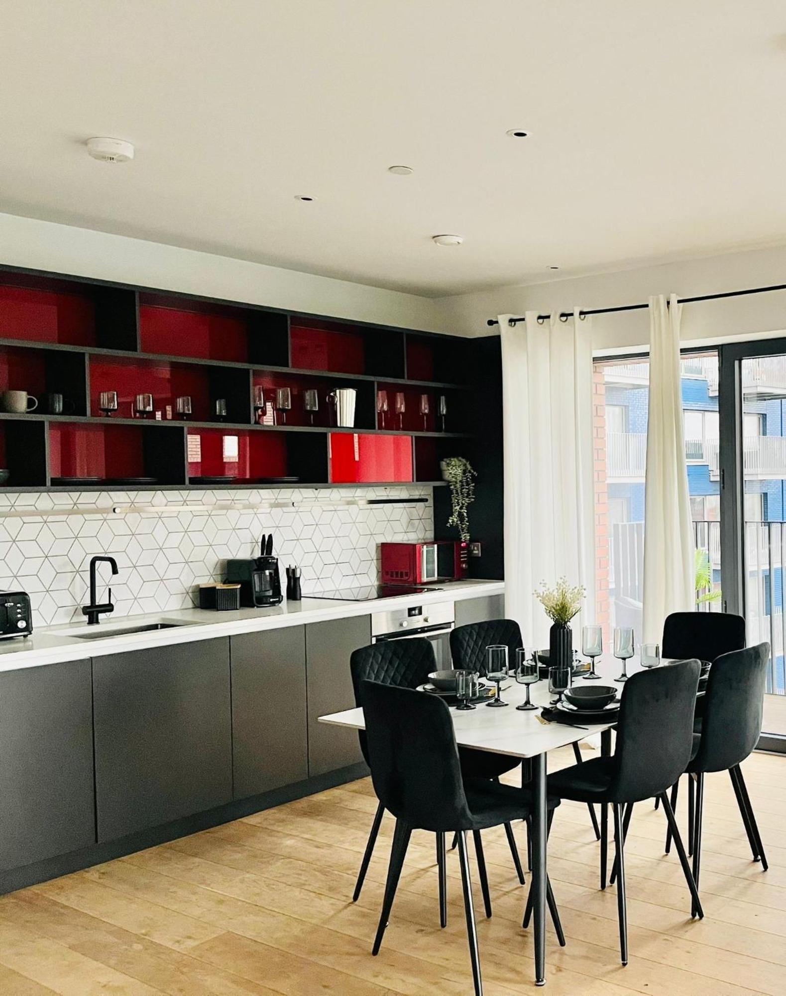 Serene Island Haven - Spacious, Scenic & Well-located London
