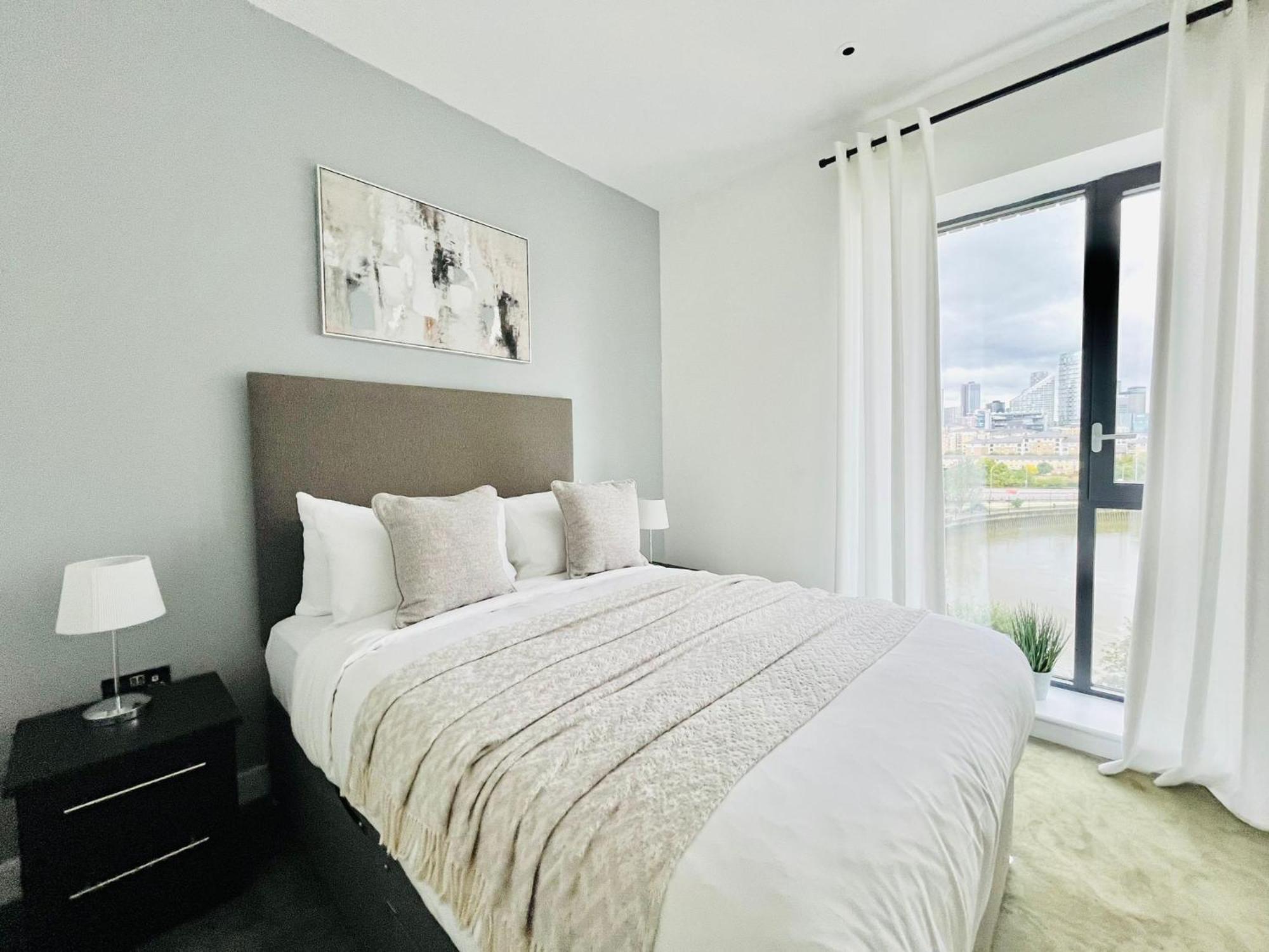 Serene Island Haven - Spacious, Scenic & Well-located * London