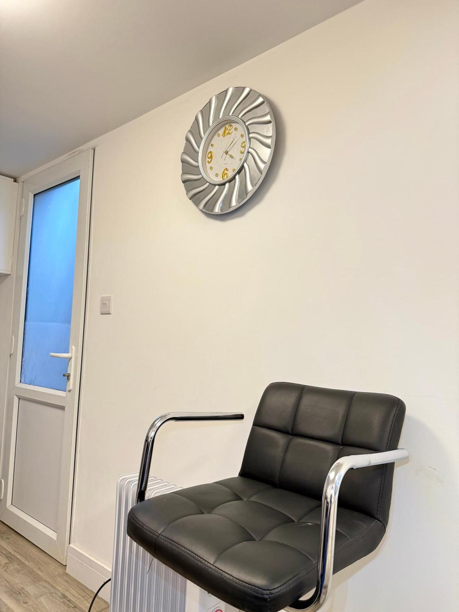 Luxury - Near Heathrow Airport - Free Parking *