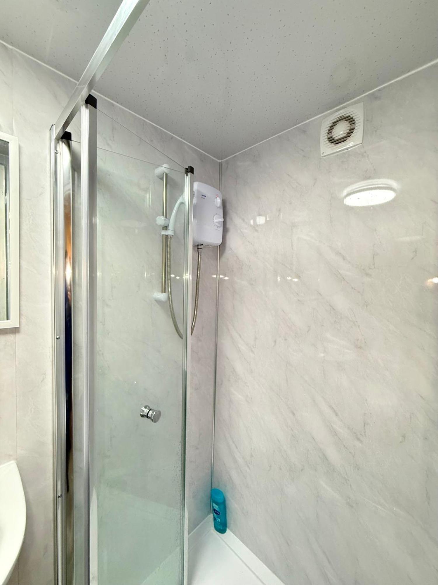 Apartment Luxury - Near Heathrow Airport - Free Parking London