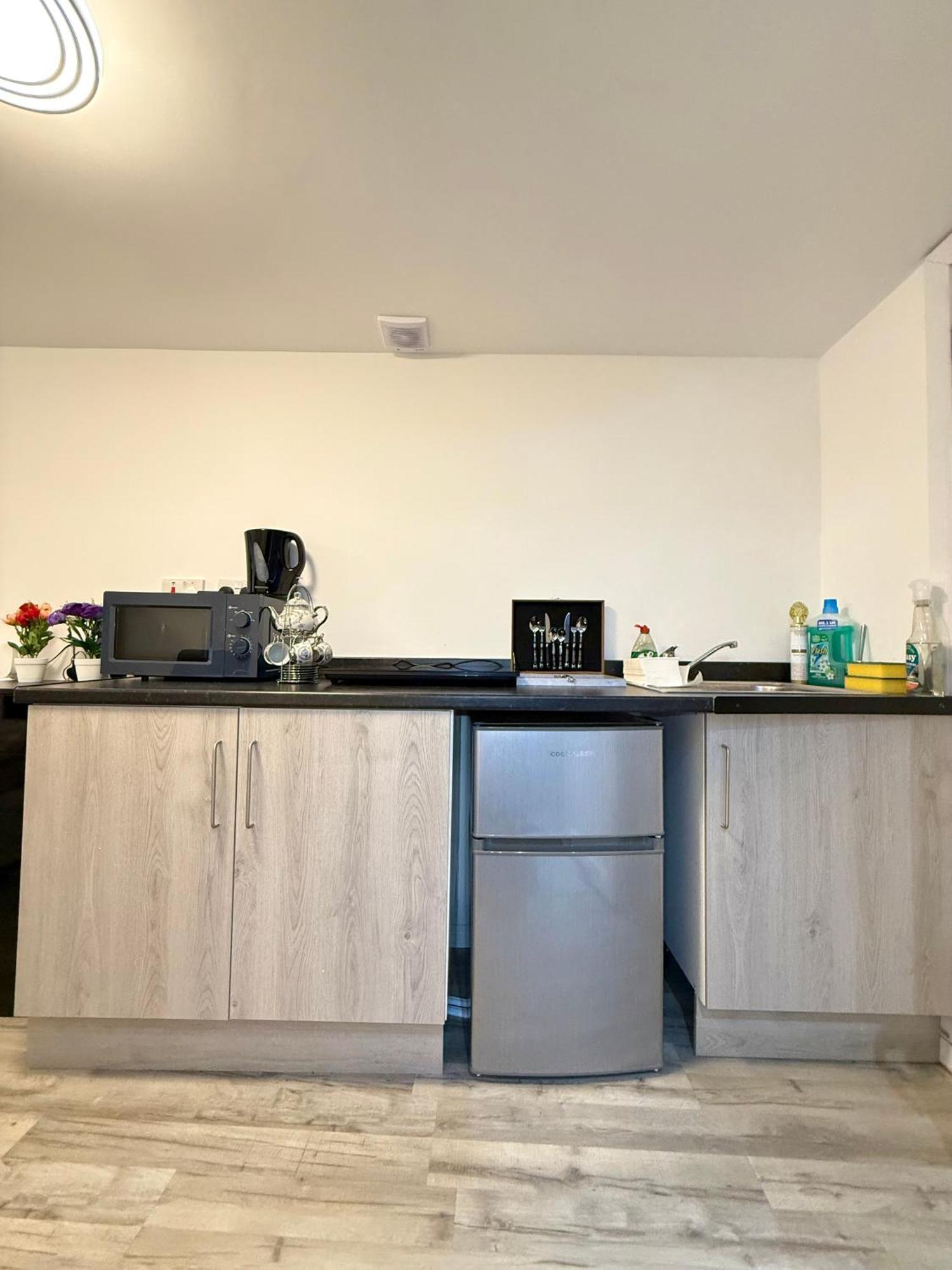 Luxury - Near Heathrow Airport - Free Parking *