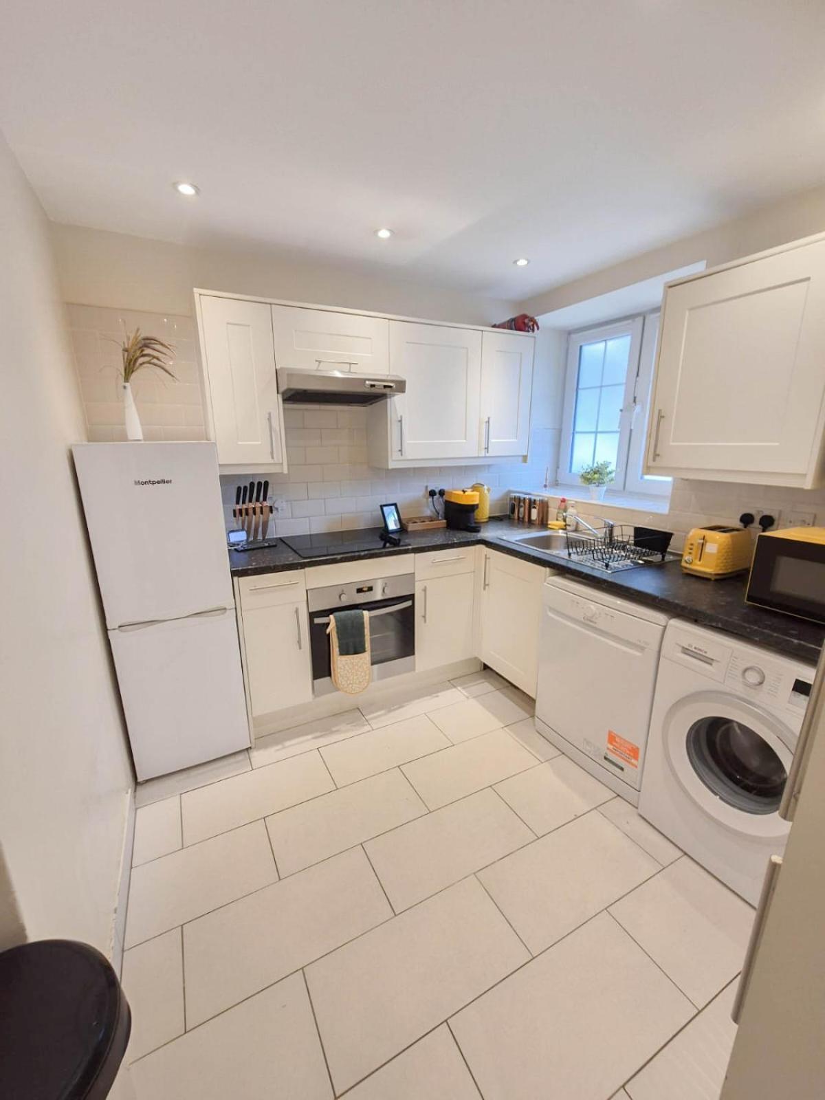 Chic 2-bedroom Flat With Free Wi-fi Few Steps From The Oval Leilighet London
