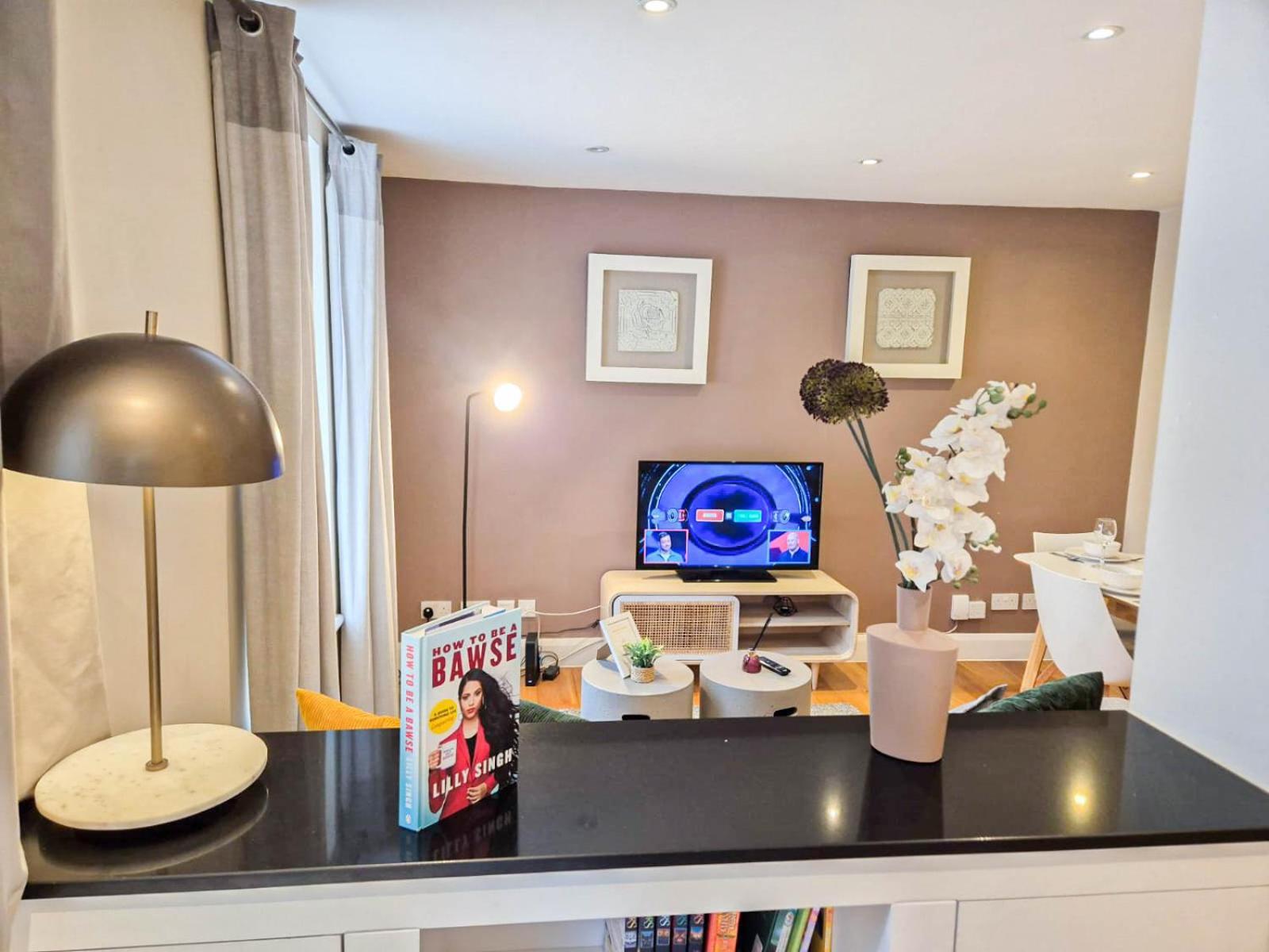 Chic 2-bedroom Flat With Free Wi-fi Few Steps From The Oval Leilighet London